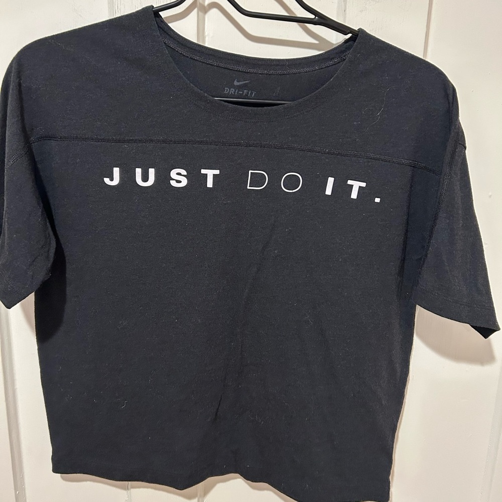 Nike dri fit cropped tee. EUC